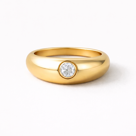 Elegant Dome Ring in 18k gold vermeil with polished dome shape and central stone detail